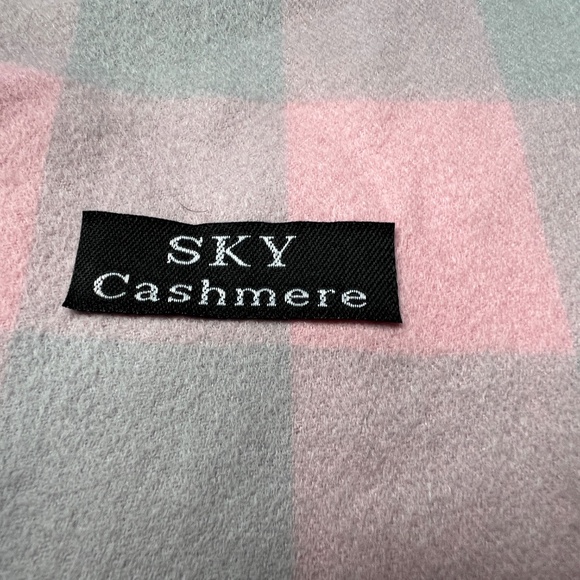 Sky Cashmere Wool Scarf Wrap Fringe Oversized 27" x 72" Pale Pink and Gray Soft - Picture 6 of 6